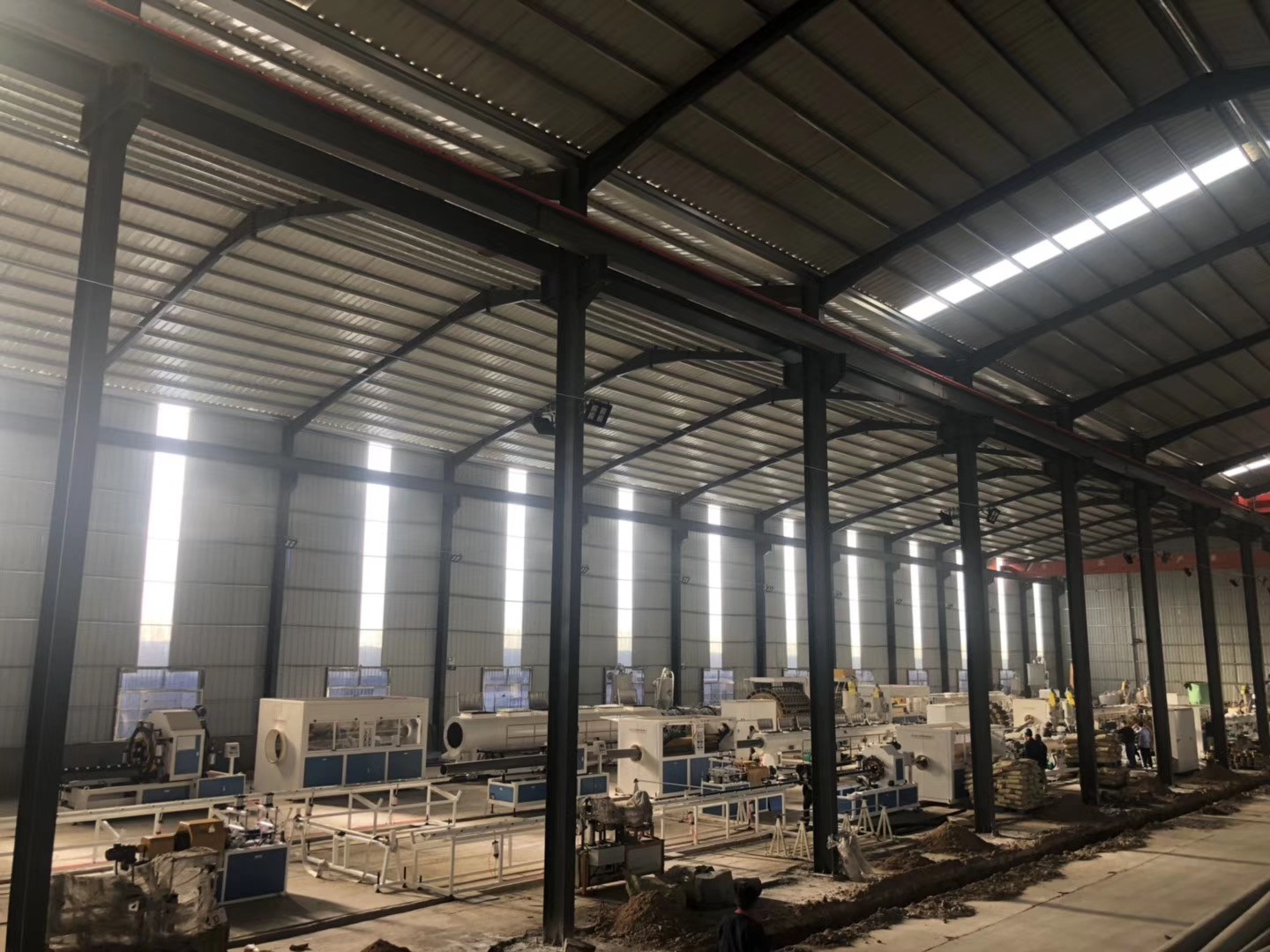 賀2019年5月6日上午11:18分騰遠總部北廠6車間14條德國進口巴頓線（目前國內配置最高）、南廠6條鋼絲網骨架線和4條雙出線、4臺315-1200多角焊機一次性試機生產成功！