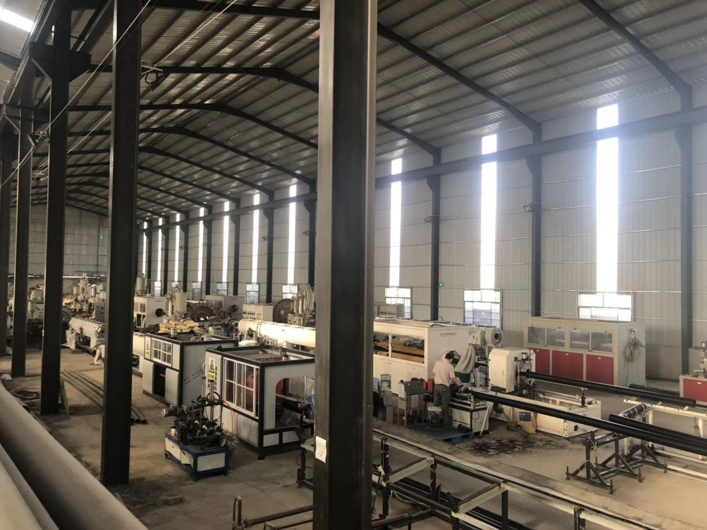 賀2019年5月6日上午11:18分騰遠總部北廠6車間14條德國進口巴頓線（目前國內配置最高）、南廠6條鋼絲網骨架線和4條雙出線、4臺315-1200多角焊機一次性試機生產成功！