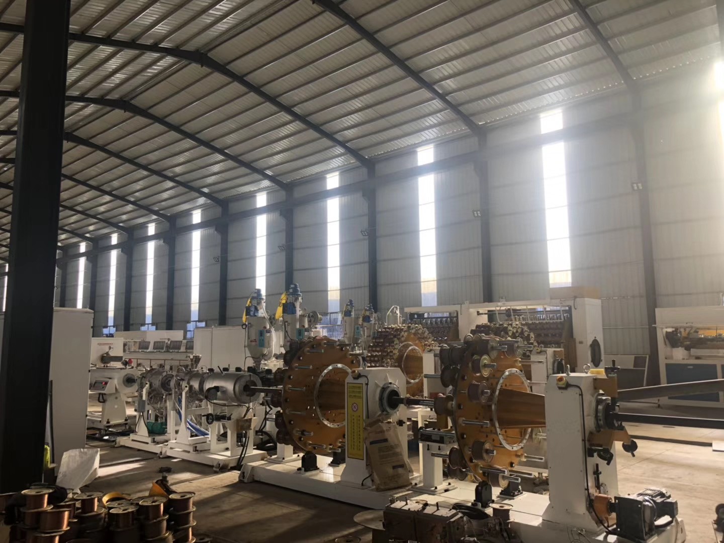 賀2019年5月6日上午11:18分騰遠總部北廠6車間14條德國進口巴頓線（目前國內配置最高）、南廠6條鋼絲網骨架線和4條雙出線、4臺315-1200多角焊機一次性試機生產成功！