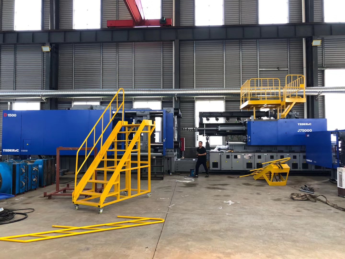 騰遠集團管件生產基地新增PE管件專用注塑機和多角度焊機